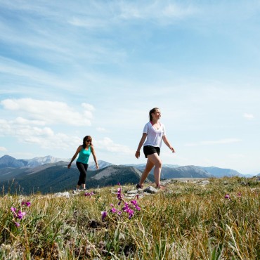 Enjoy an alpine ridge walk during a heli-hiking Gold Rush Canyon adventure at Siwash Lake